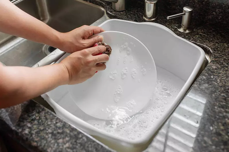 شستن ظروف خانه با پساب تصفیه آب