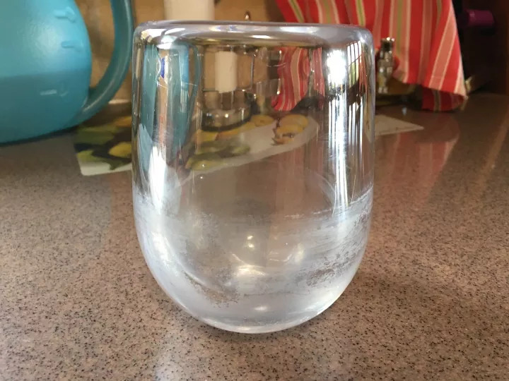 لکه روی لیوان بر اثر سختی آب